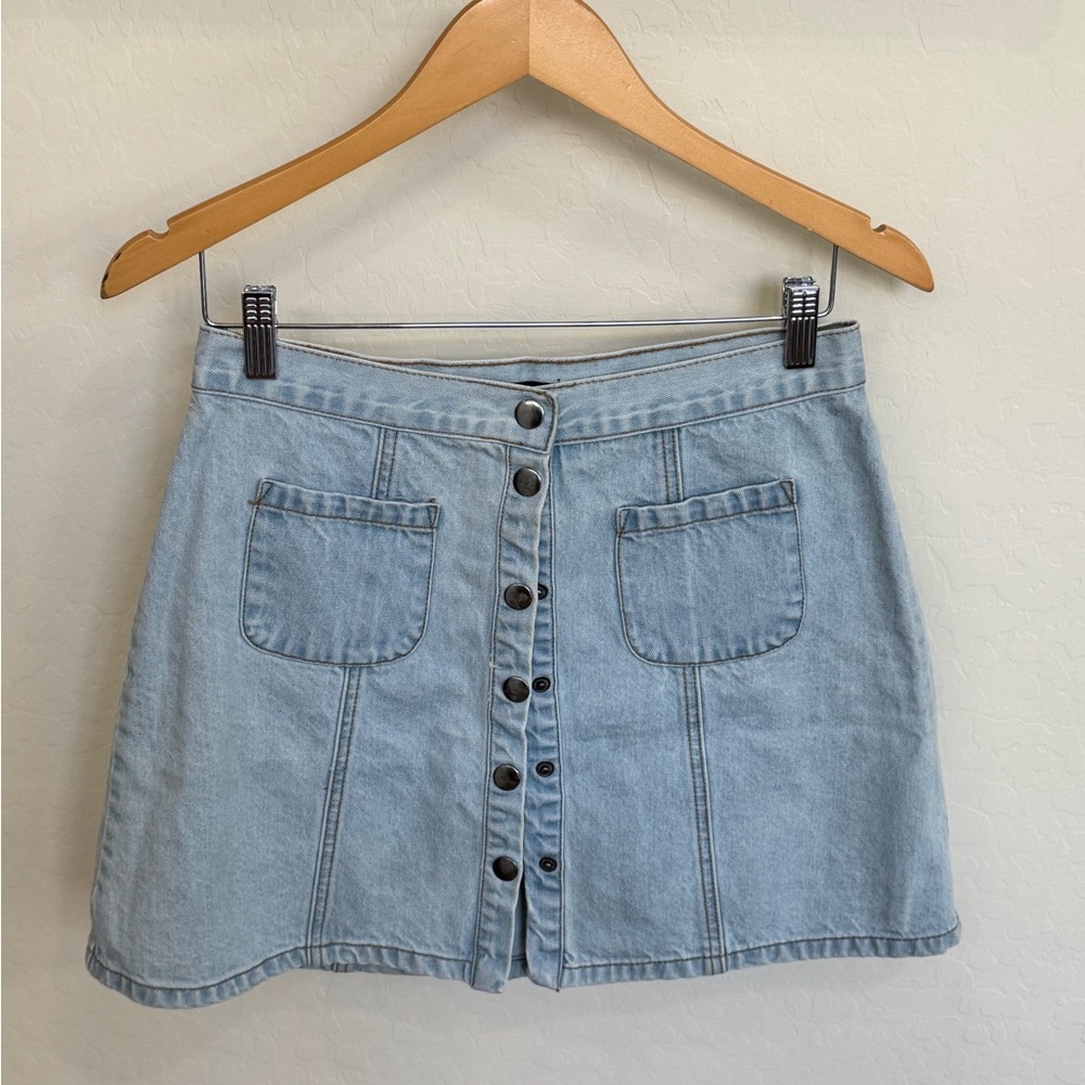 BDG Light Wash Denim Button-Front Mini Skirt Size medium